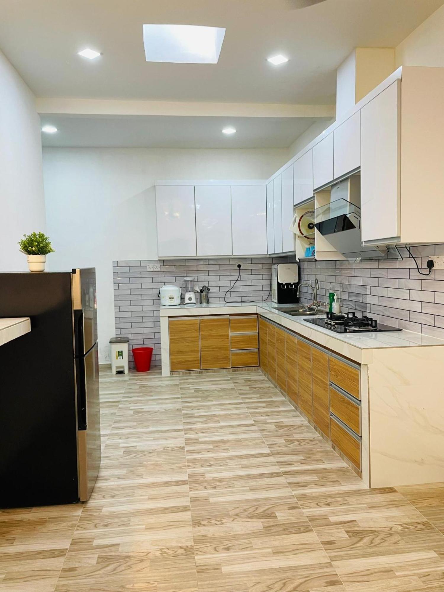 Nazirin Homestay No 27 Tmn Desa Manjung Lumut Eksteriør billede