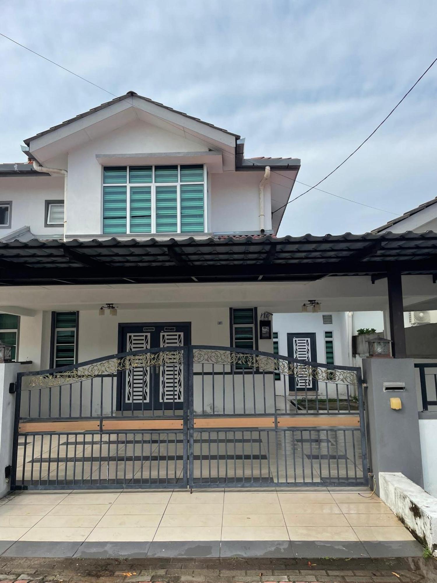 Nazirin Homestay No 27 Tmn Desa Manjung Lumut Eksteriør billede